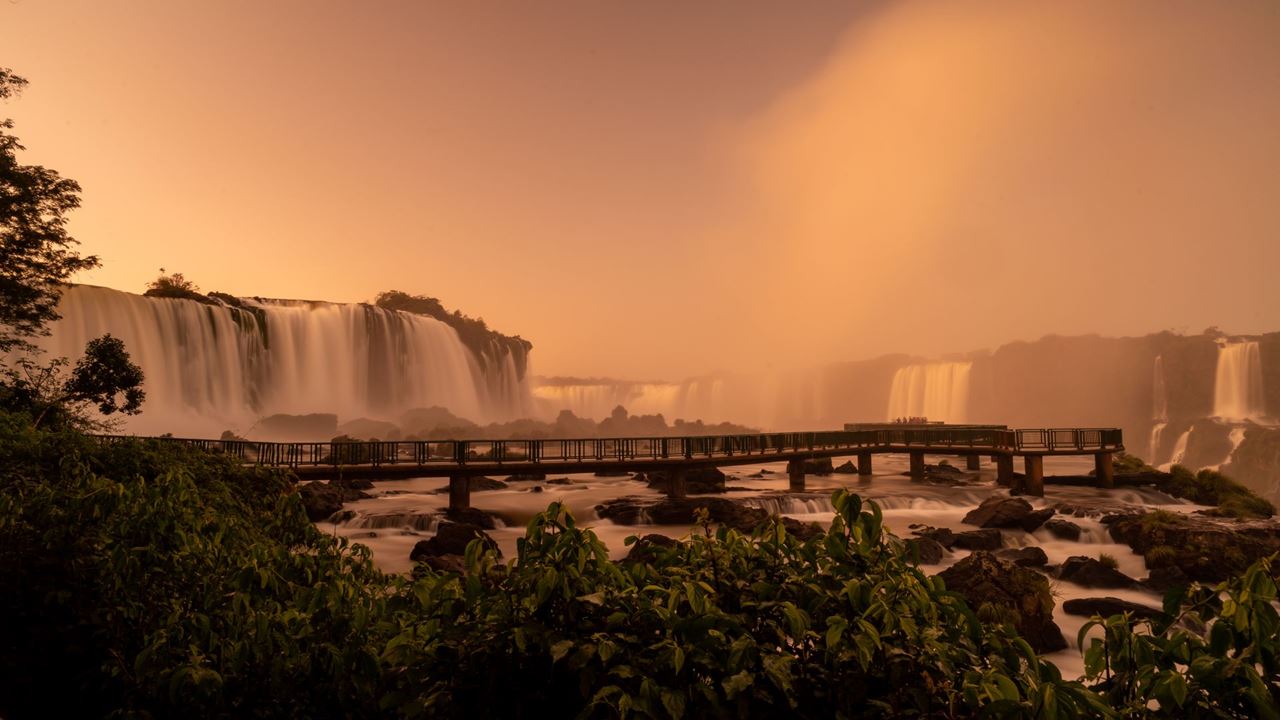 Nascer Do Sol Nas Cataratas Brasileiras Com Café Da Manhã foto 8
