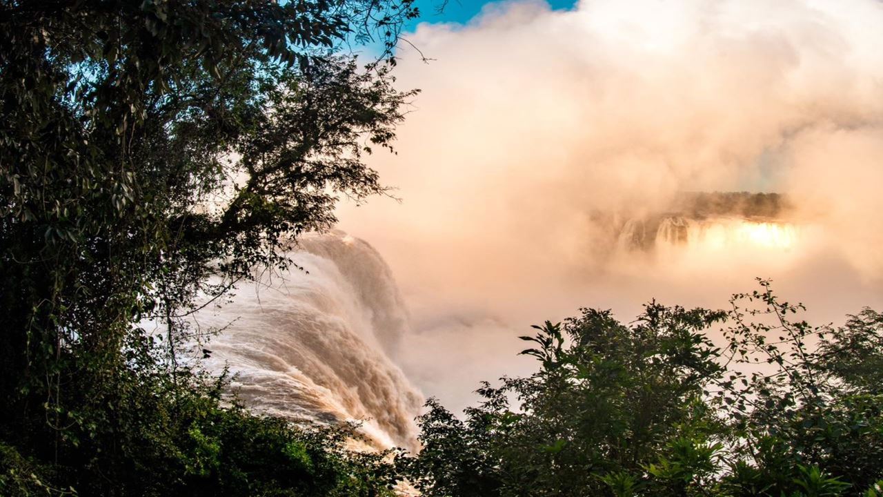 Nascer Do Sol Nas Cataratas Brasileiras Com Café Da Manhã foto 7