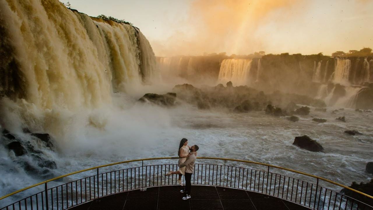 Nascer Do Sol Nas Cataratas Brasileiras Com Café Da Manhã foto 3