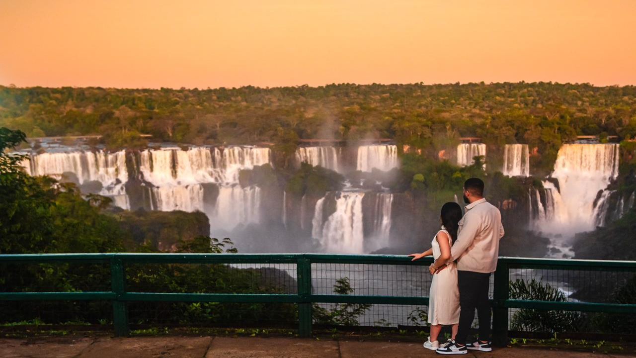 Nascer Do Sol Nas Cataratas Brasileiras Com Café Da Manhã foto 5