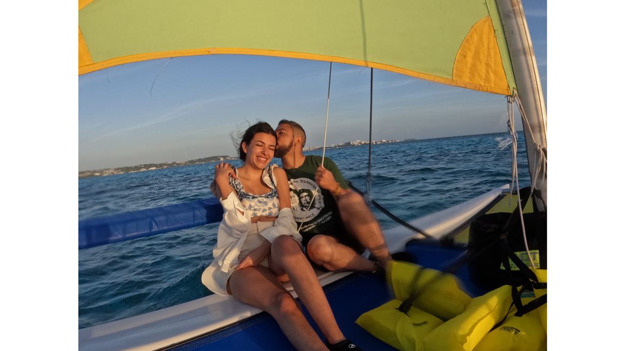 Island Sunset With Sailing foto 1