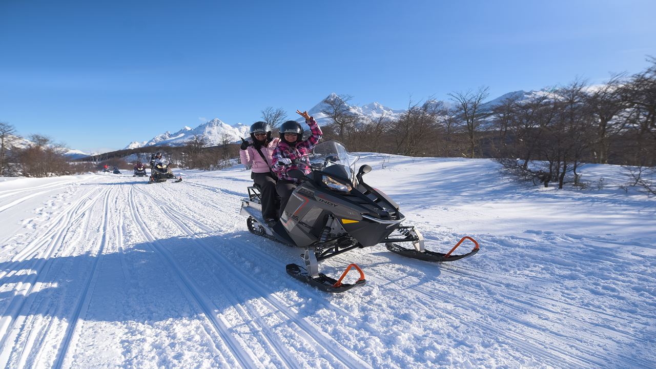 White Adventure With Huskies (5)