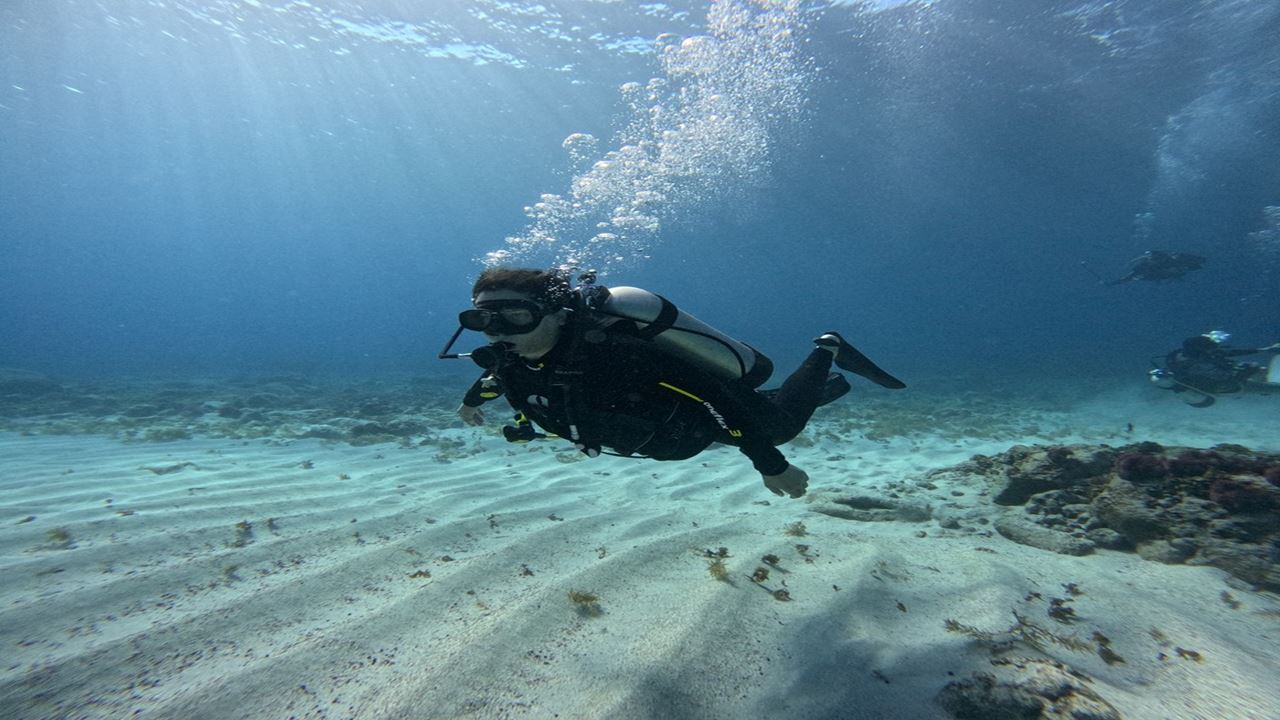 Aventura De Buceo En La Costa Exterior De Hanga Roa foto 5
