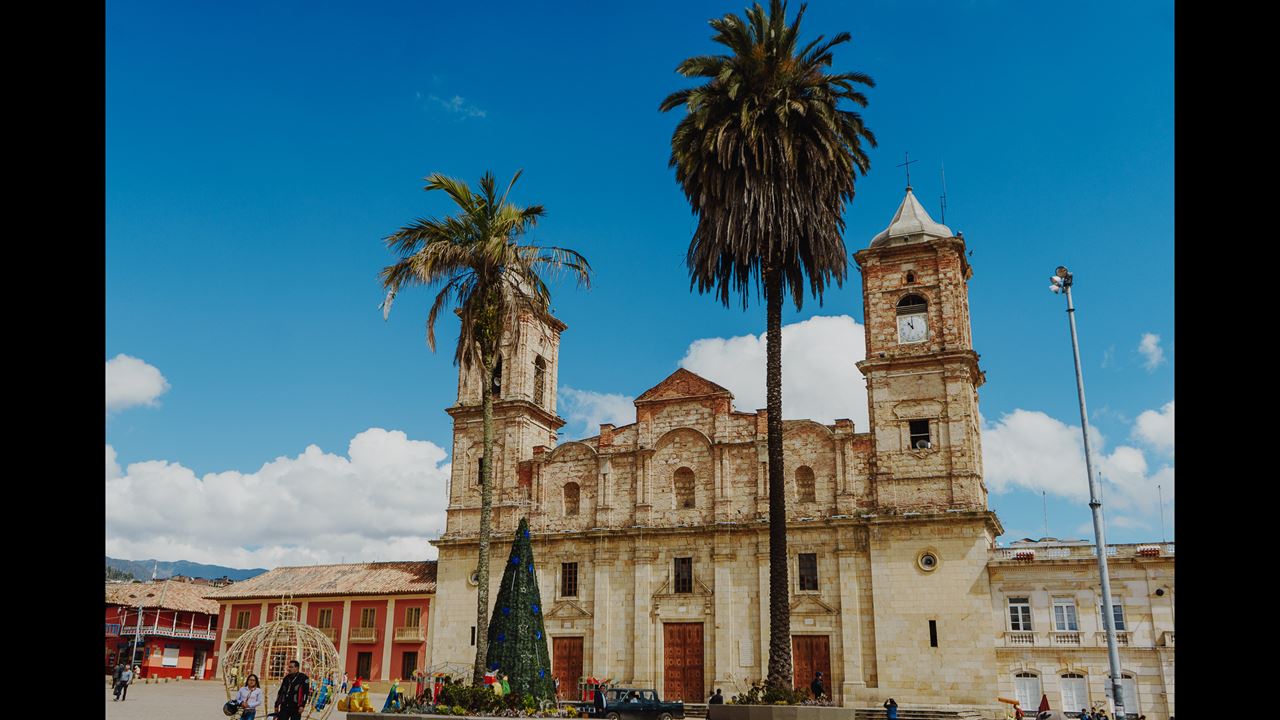 Catedral De Sal De Zipaquirá & Andrés Carne De Res Chía (2)