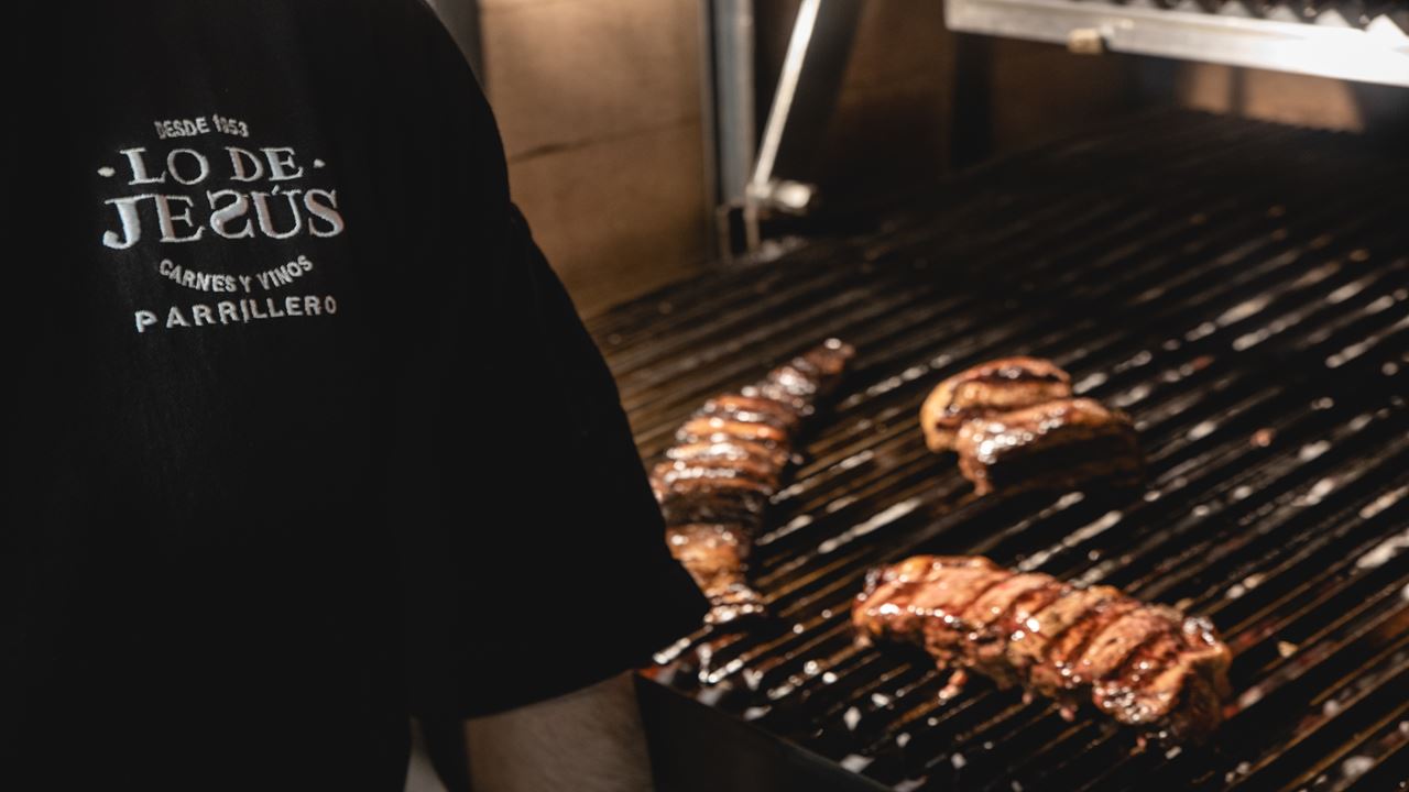 Dinner At Jesus` Grill (2)