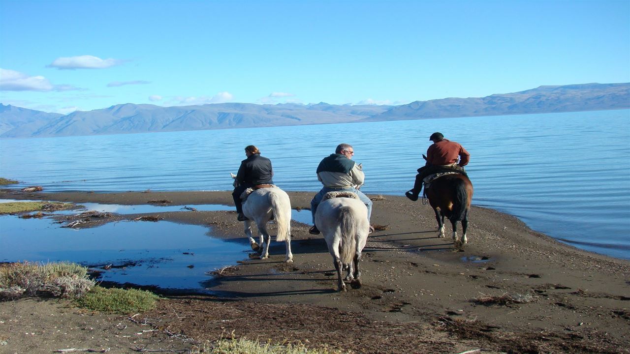 The Glacier Warehouse - Estancia De La Patagonia (1)