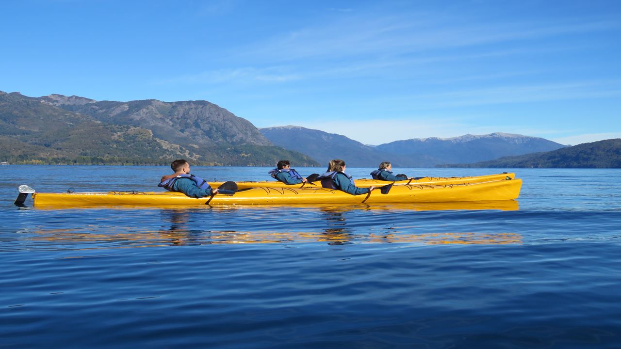 Kayak Experience In Lake Lacar And Pichi Machonico foto 1