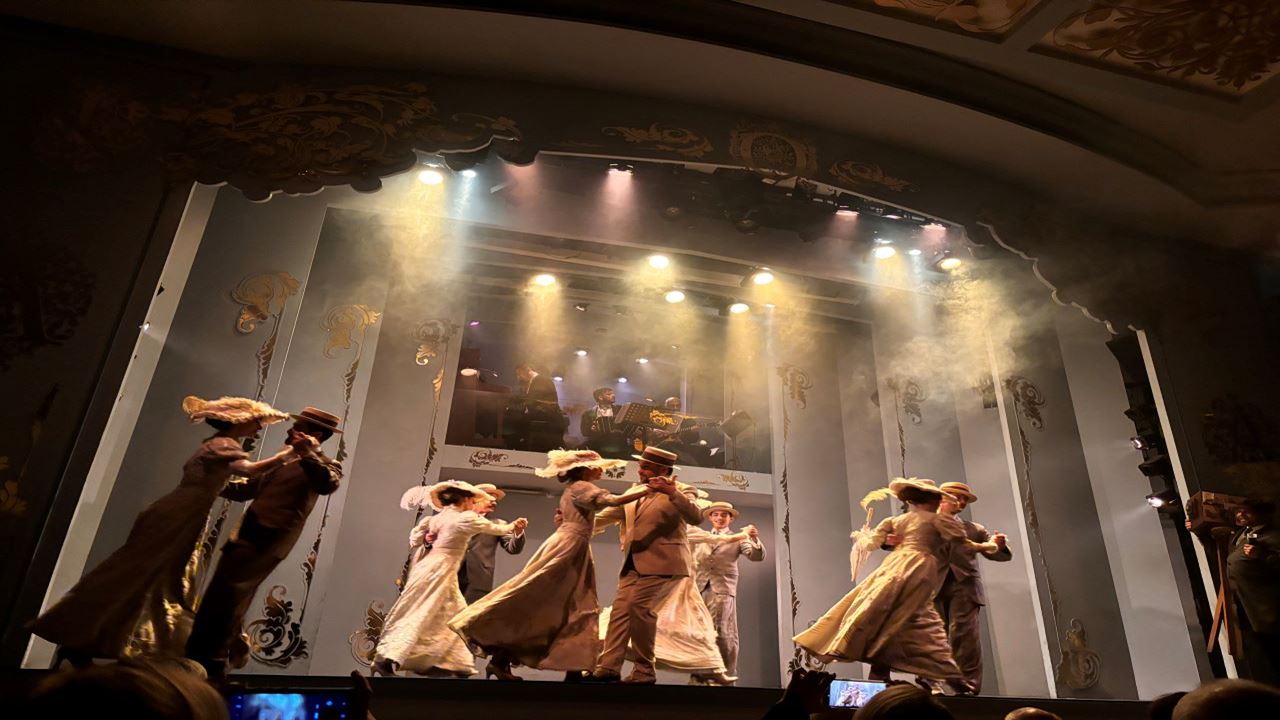 New Year`s Eve Party And Dinner Show At Café De Los Angelitos (3)