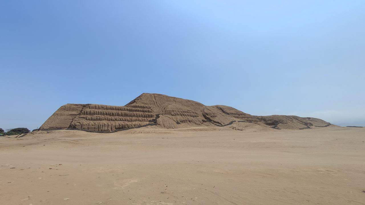 Huacas Del Sol Y La Luna Desde Puerto Salaverry foto 2