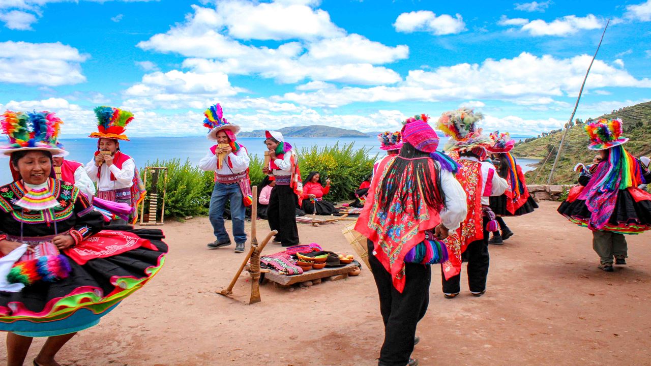 Ilhas Flutuantes De Uros E Taquile foto 1