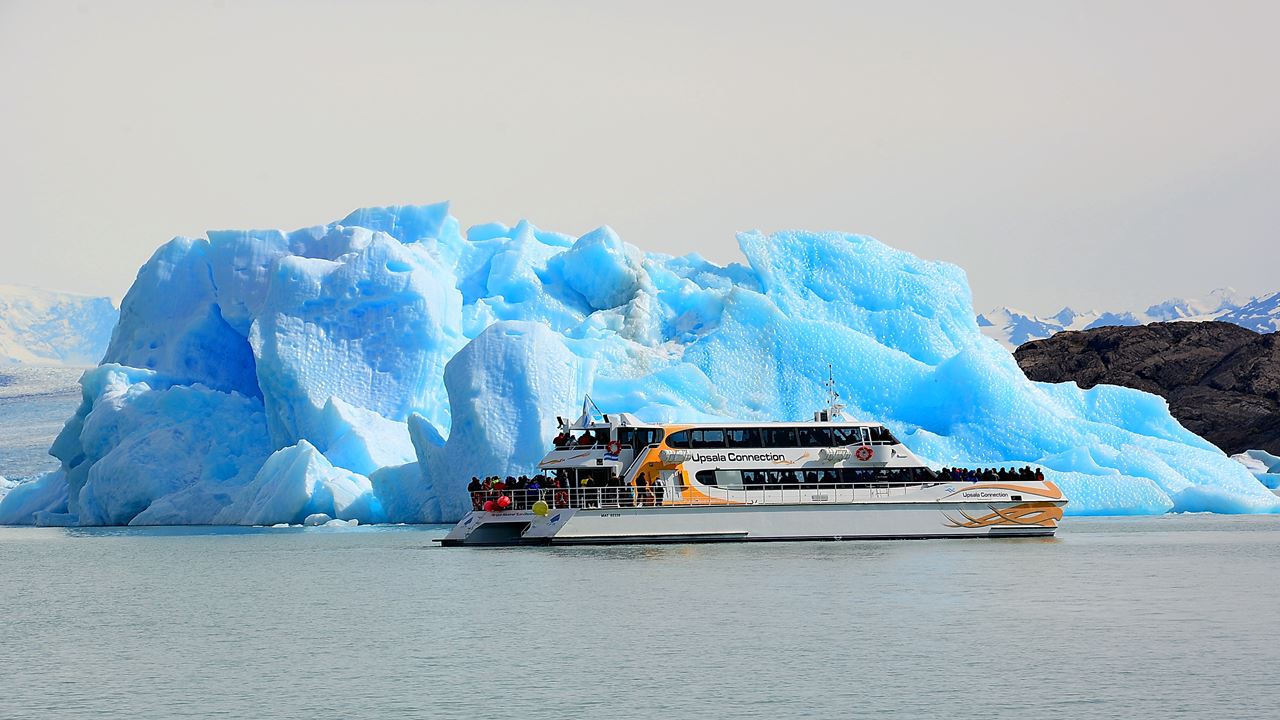 Sailing On Lake Argentino - All Glaciers
 (4)