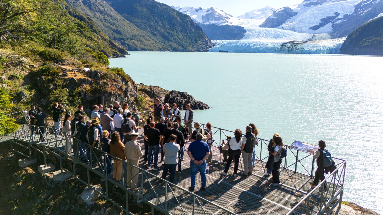 Sailing On Lake Argentino - All Glaciers
 (1)