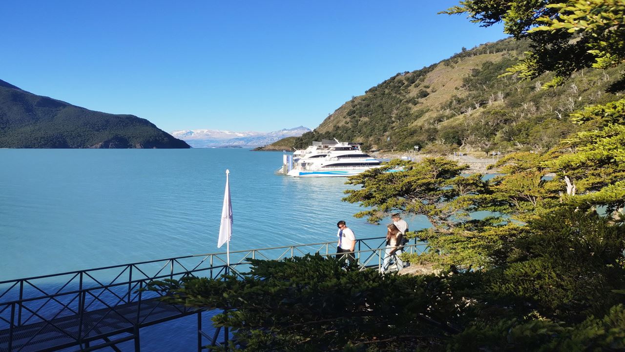 Sailing On Lake Argentino - All Glaciers
 (14)