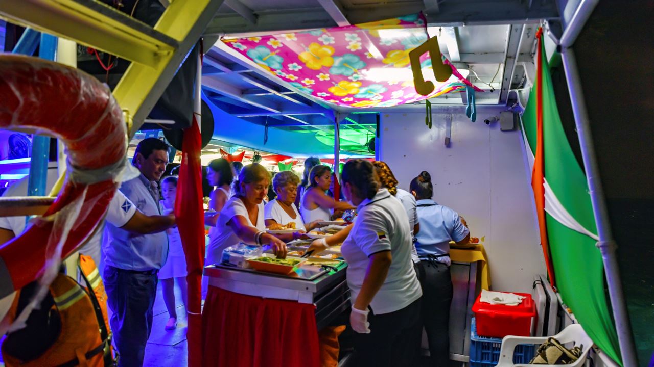 Noite Branca Em Um Catamarã foto 4