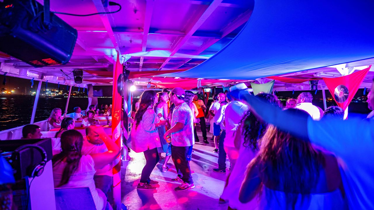 Noite Branca Em Um Catamarã foto 1