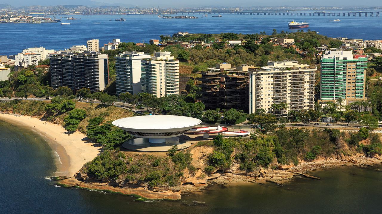 Niteroi City And Oscar Niemeyer Museum (6)