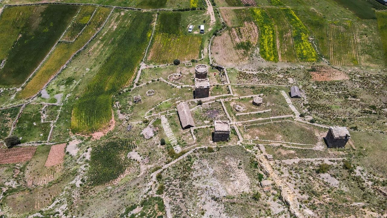 Portal Of Aramu Muro foto 7