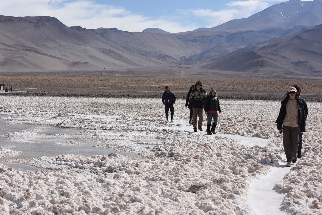 Antofalla Salt Flat In 4x4 foto 9