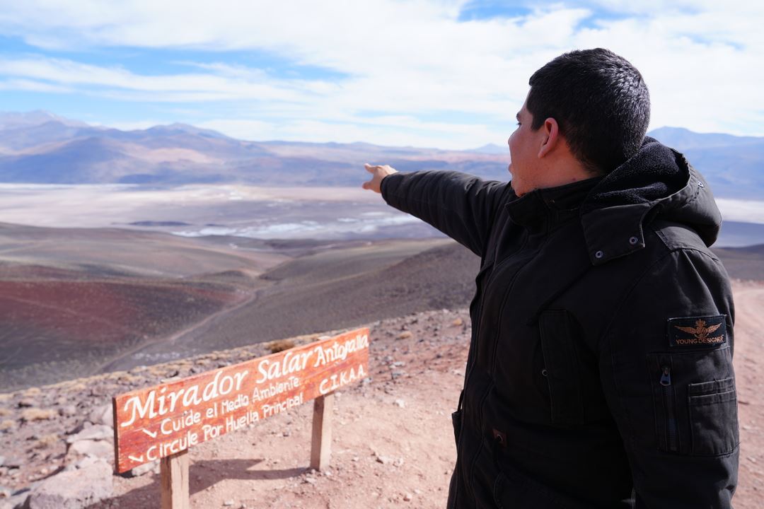 Antofalla Salt Flat In 4x4 foto 10