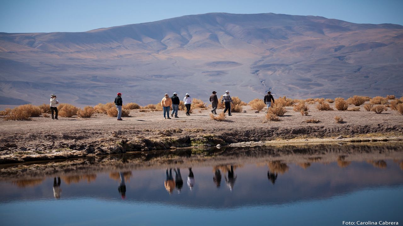 Antofalla Salt Flat In 4x4 foto 3