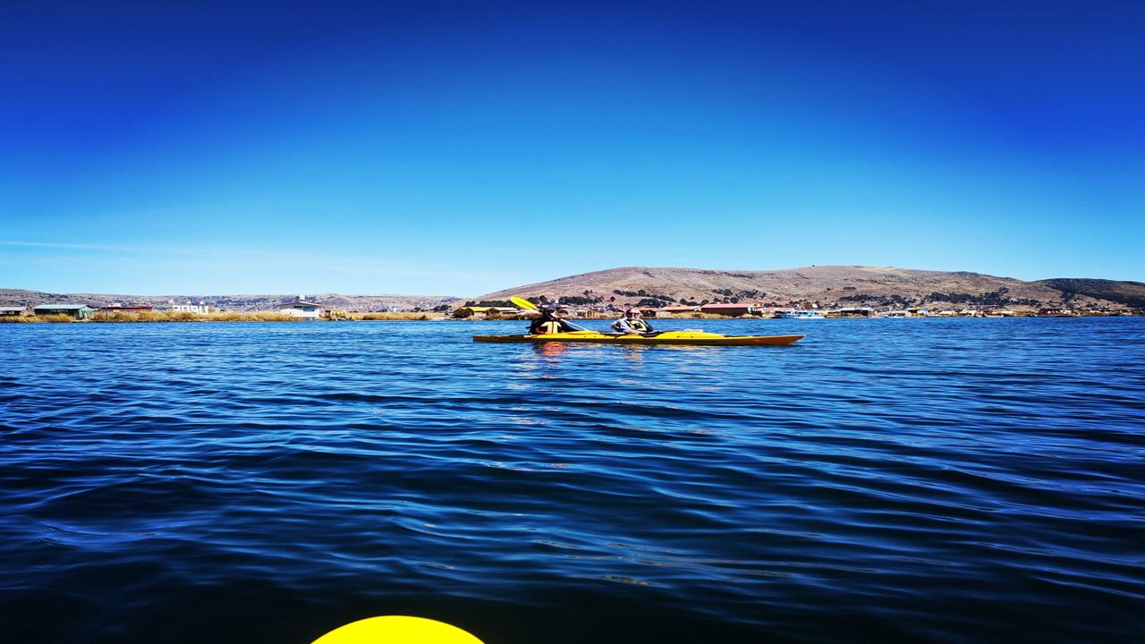 Uros-kajaktour Mit Aufenthalt Auf Der Insel Amantani foto 7