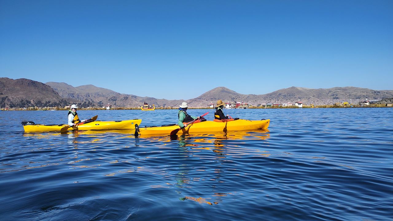 Uros-kajaktour Mit Aufenthalt Auf Der Insel Amantani foto 3