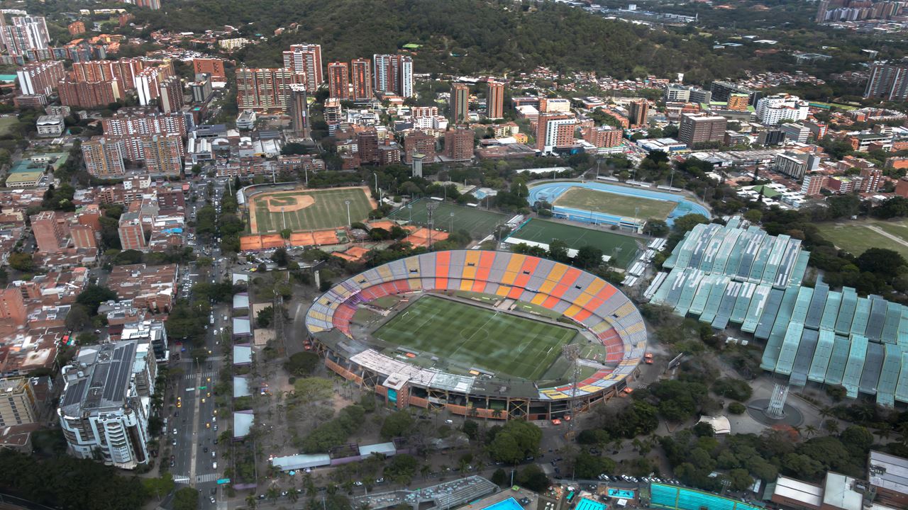 Flyover Over Medellin, The City Of Eternal Spring foto 3