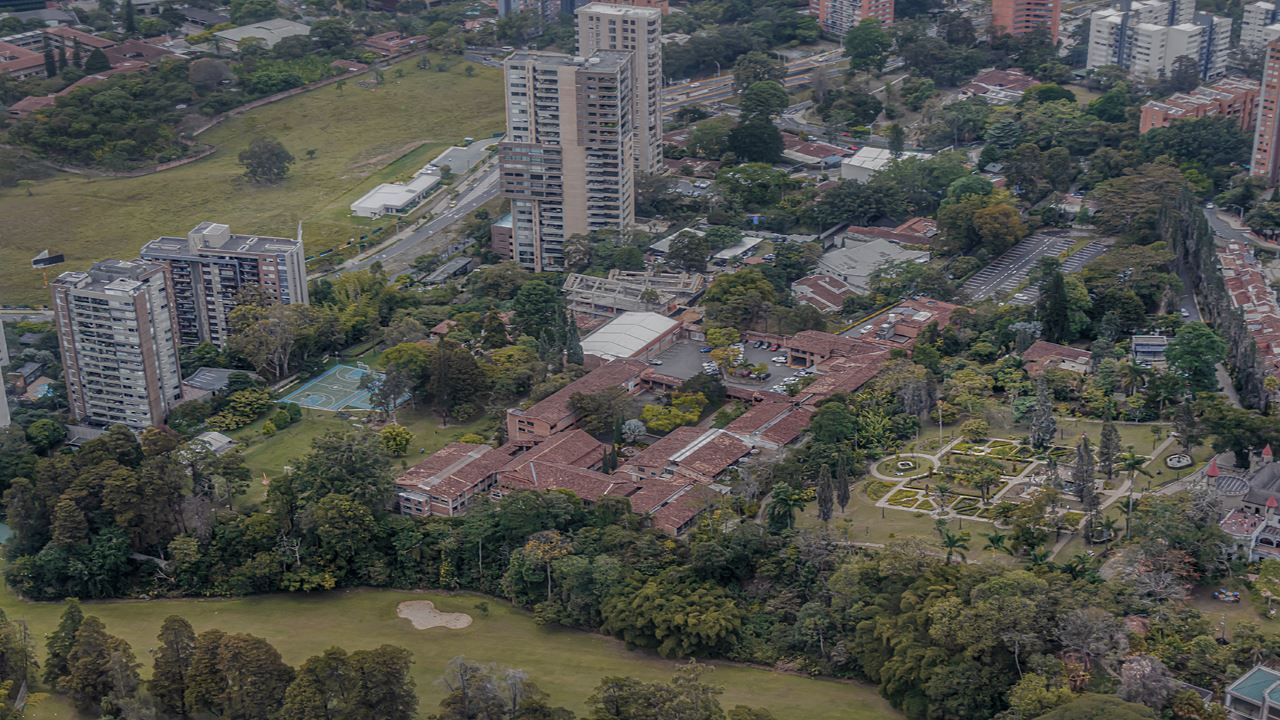 Flyover Over Medellin, The City Of Eternal Spring foto 8