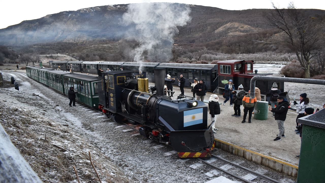 Offer: Transfers To And From Airport And National Park By Train foto 9