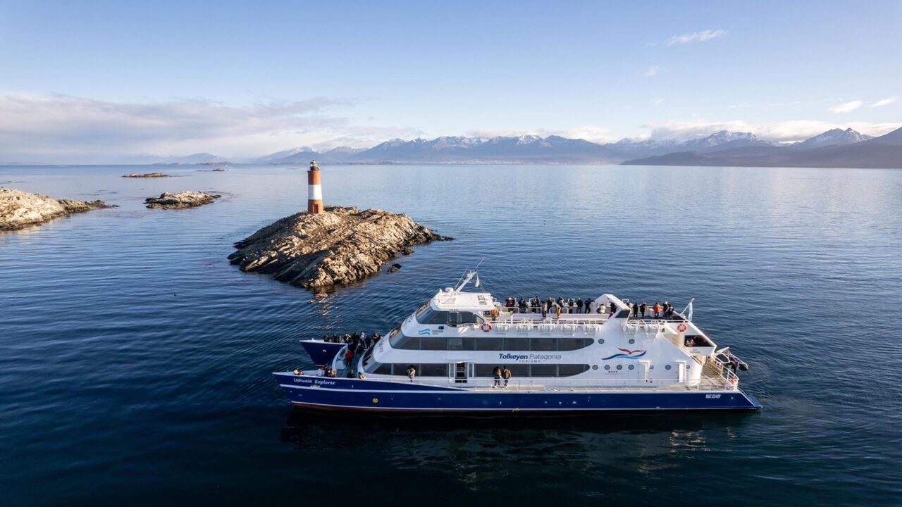 Offer: Airport Transfers, National Park And Sailing To Island Of Wolves And Birds foto 4
