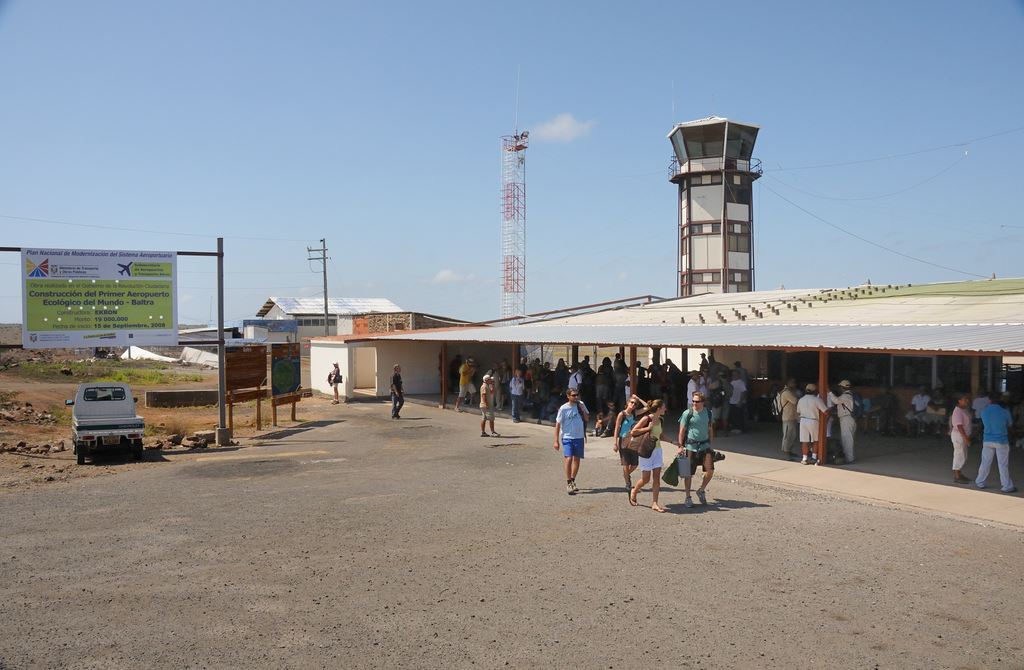 Traslado Do Aeroporto De Baltra Para O Hotel Em Santa Cruz Island foto 2