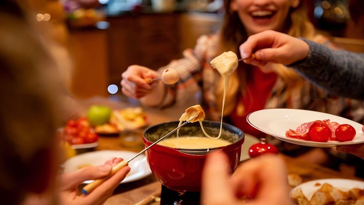 Schweizer Dinner-abend Mit Fondue-sequenz foto 6