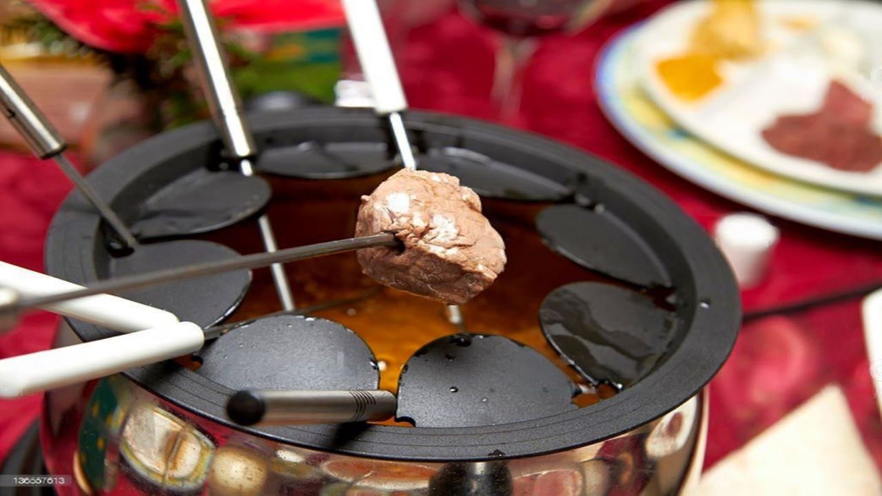Schweizer Dinner-abend Mit Fondue-sequenz foto 1