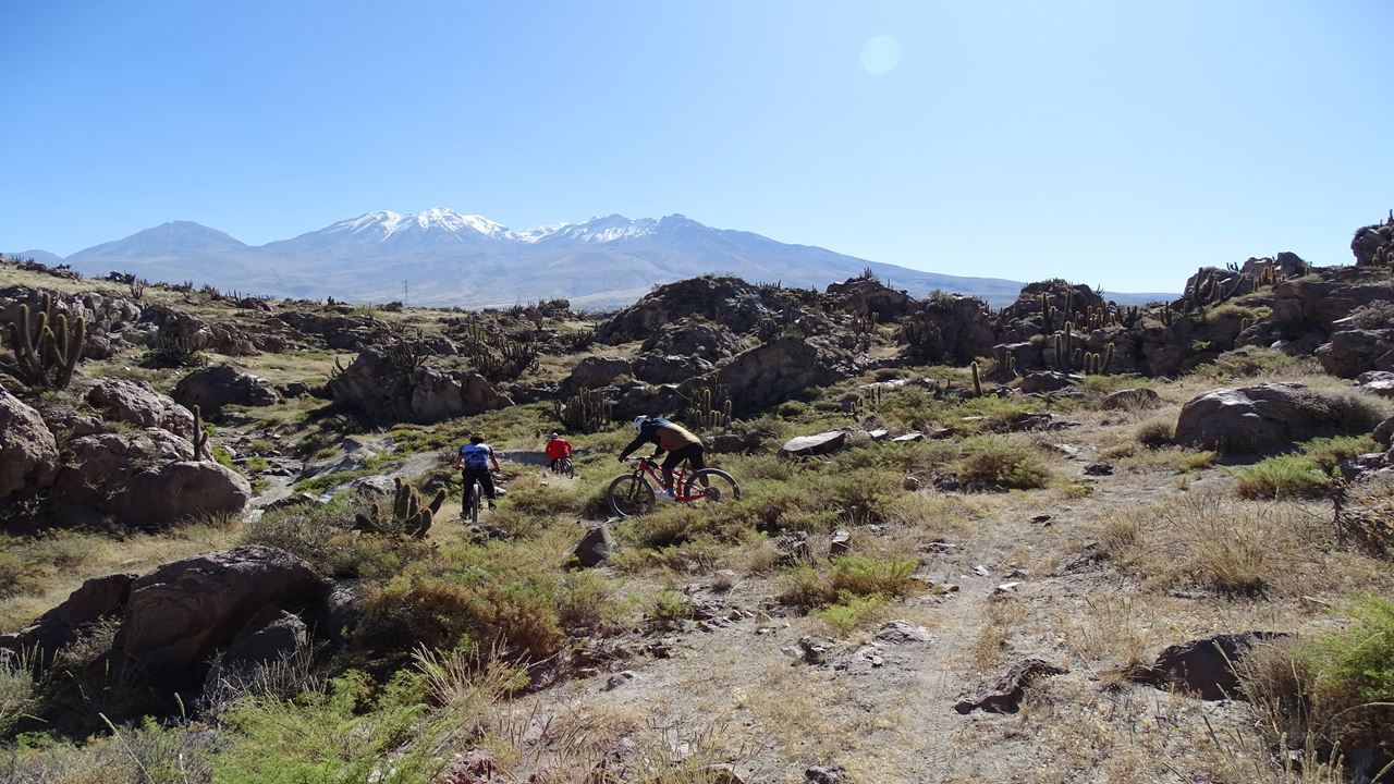 Radtour Durch Den Las Rocas Park Und Das Chilina Valley foto 1