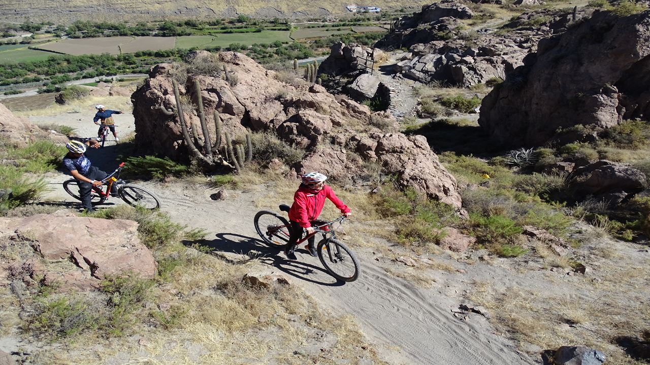 Radtour Durch Den Las Rocas Park Und Das Chilina Valley foto 6