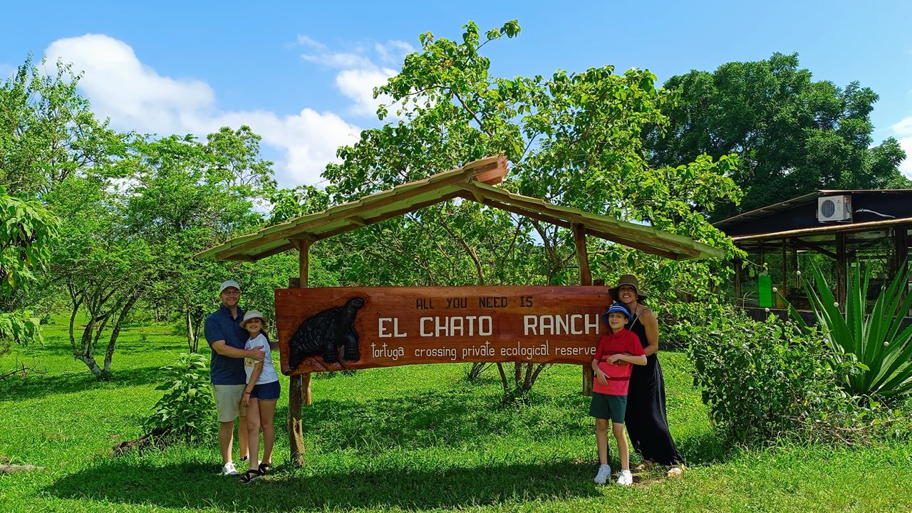 De Baltra À Puerto Ayora : Transfert Avec Turtle Ranch Et Lava Tunnels foto 1