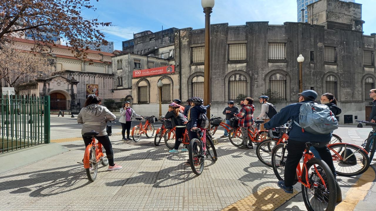 Passeio De Bicicleta Com Migrantes E Degustação De Comida Peruana (2)