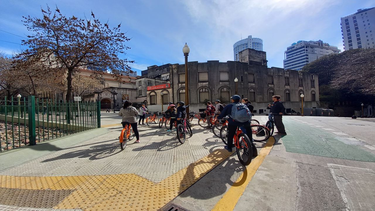 Passeio De Bicicleta Com Migrantes E Degustação De Comida Peruana (3)