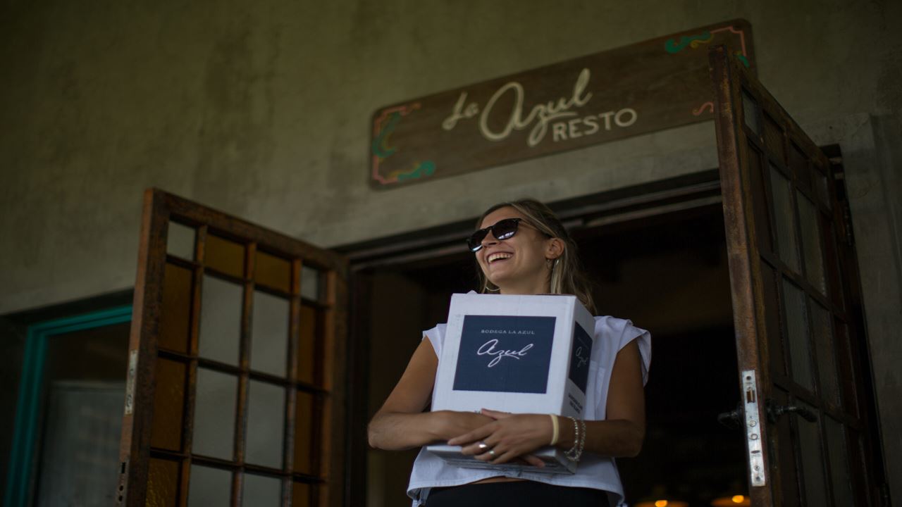 Wine Tasting And Tour At La Azul Boutique Winery (4)
