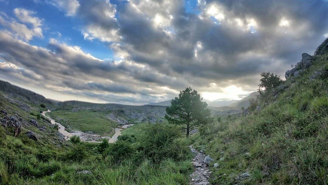 Trekking Crossing To Alpine Village foto 3