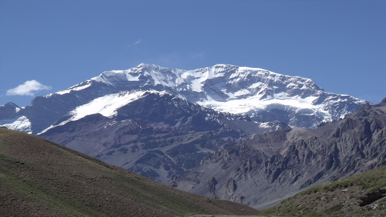Trekking In Aconcagua Provincial Park (0)