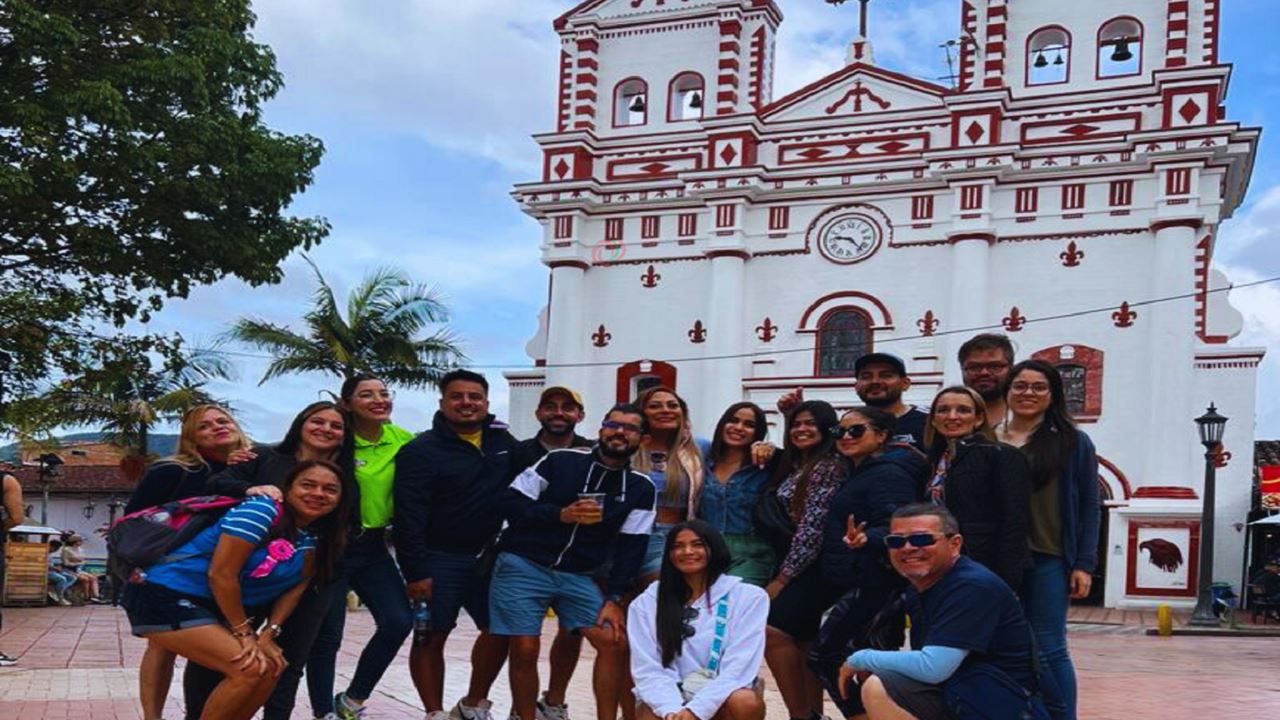Visita Grupal A Guatapé & El Peñol foto 2