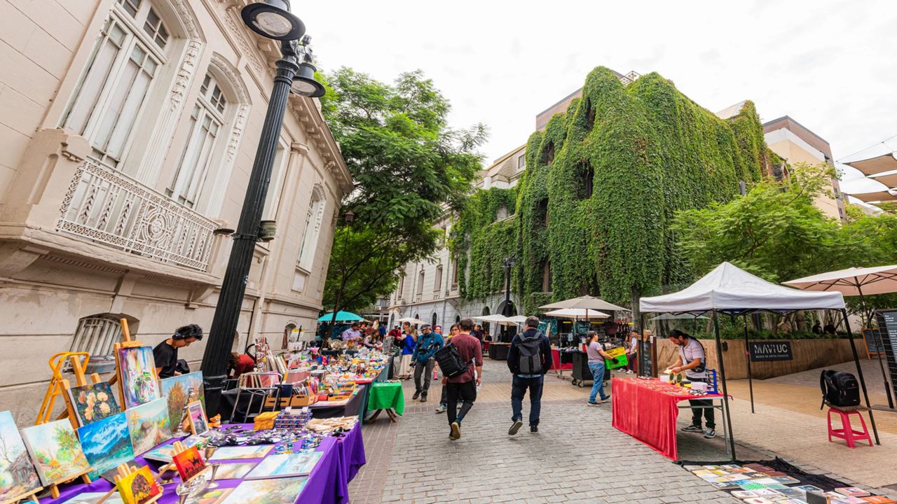 Experiencia Culinaria En Lastarria: Vinos, Historia Y Sabores De Chile
