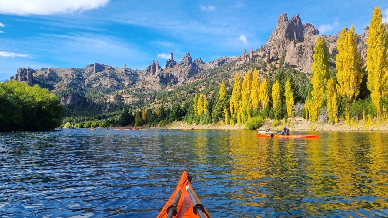Kayak Rio Limay Valle Encantado